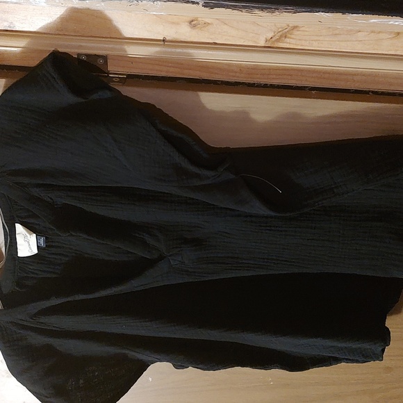 Black top - Picture 2 of 2